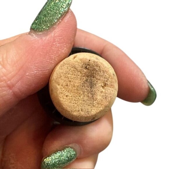 Small Clear Glass Oil/Vinegar Cruet With Handle & Black Screw Cap - Picture 9 of 10